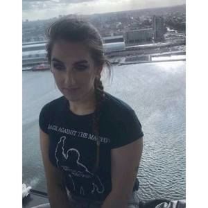 Meet your Posher, Caitlin